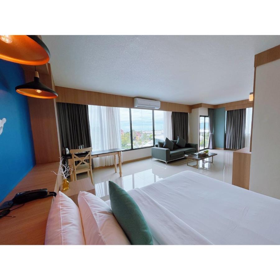 The Sixteenth Naiyang Beach Hotel Sha Plus Nai Yang Exterior foto