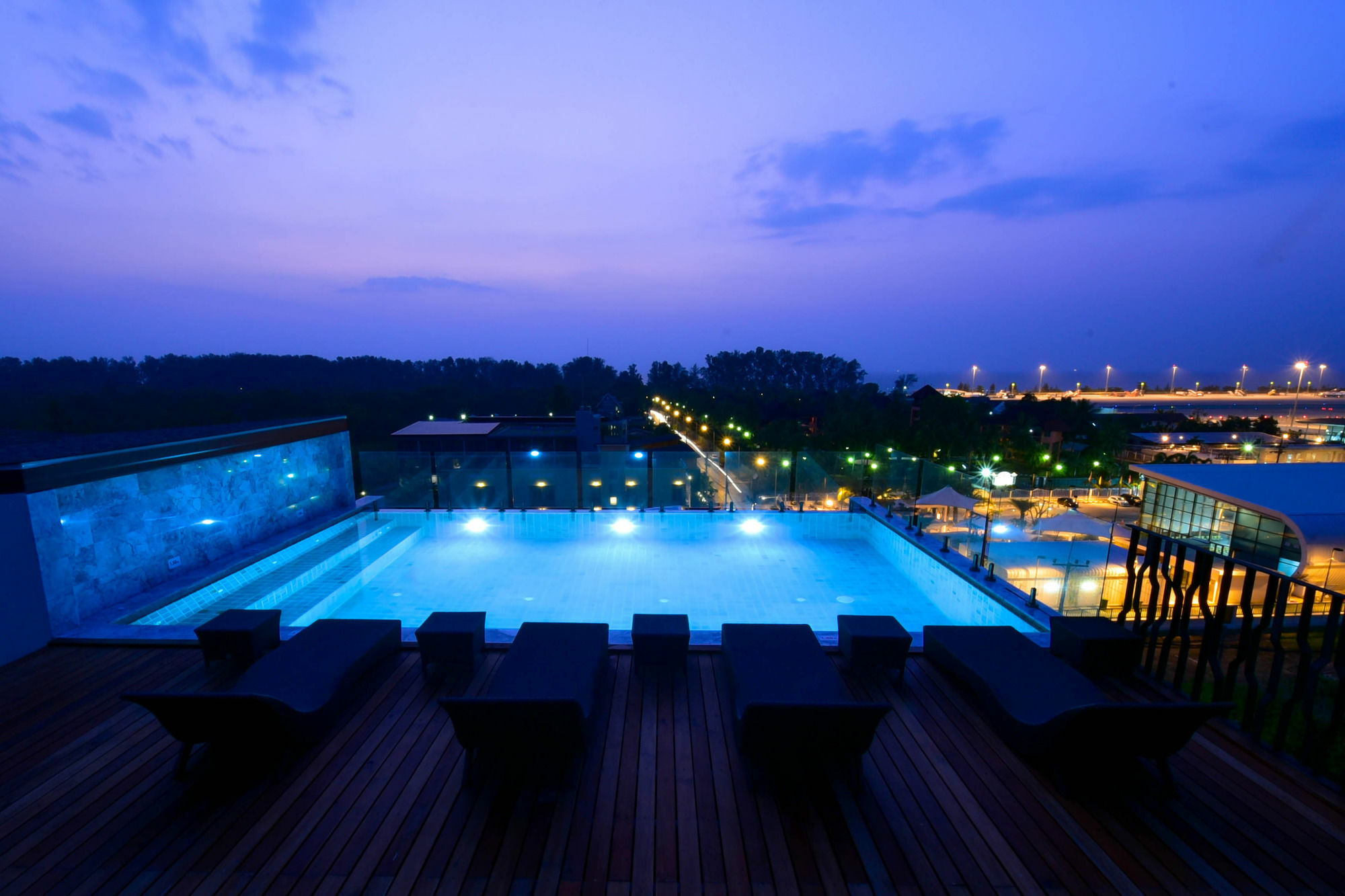 The Sixteenth Naiyang Beach Hotel Sha Plus Nai Yang Exterior foto
